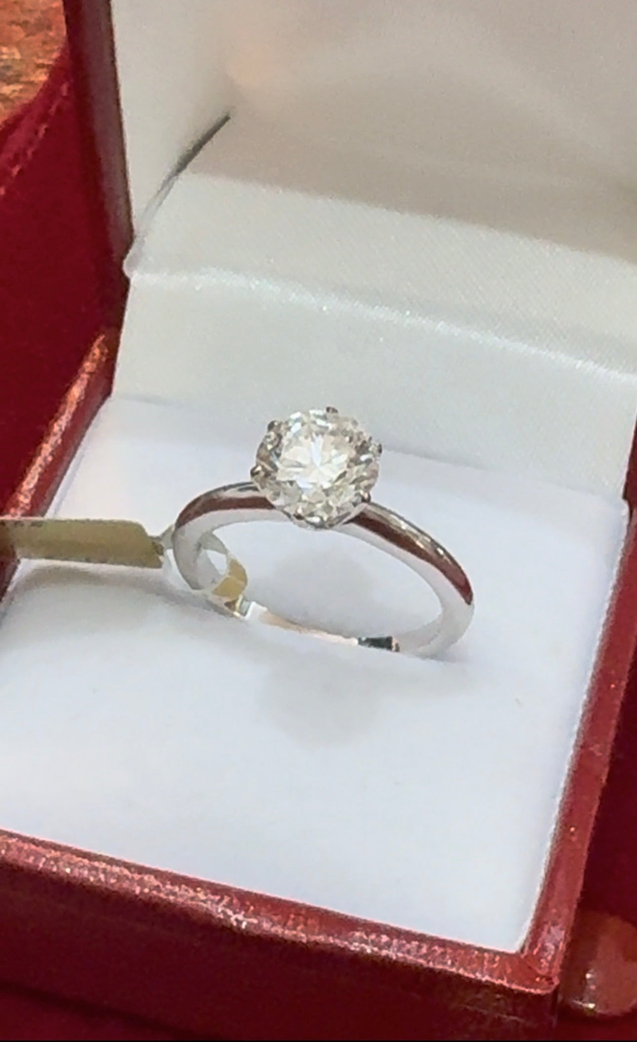 A Luxury Diamond Solitaire 2ct, 18ct White Gold