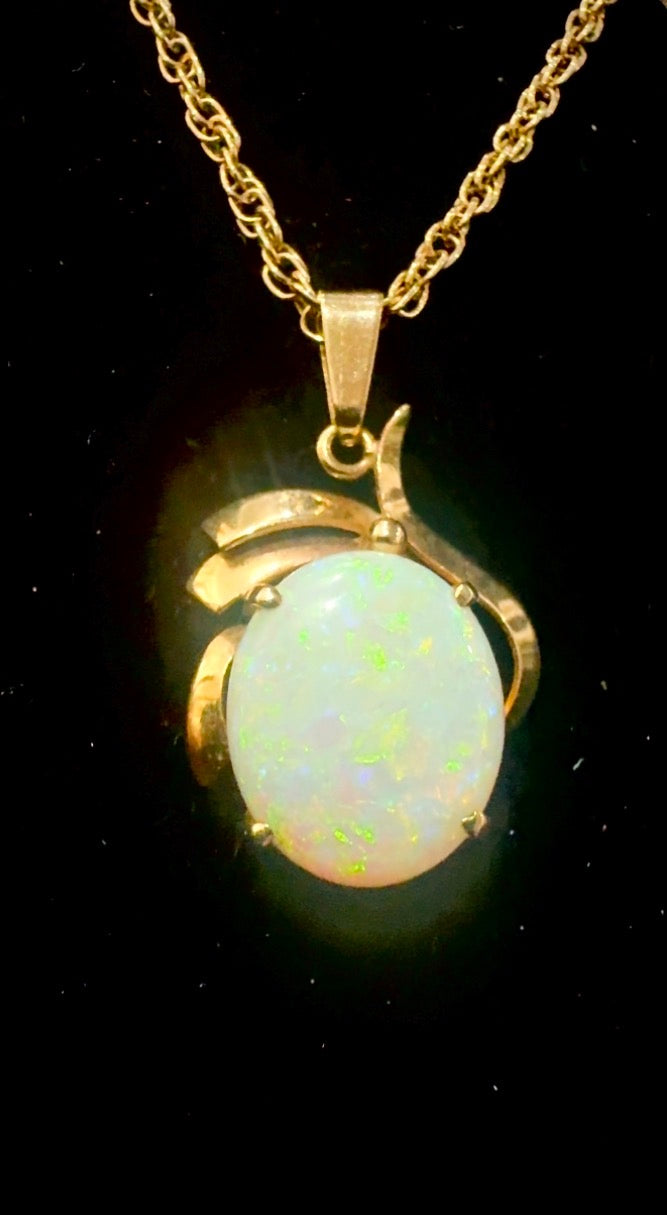 Opal and Gold Necklace 18k Gold