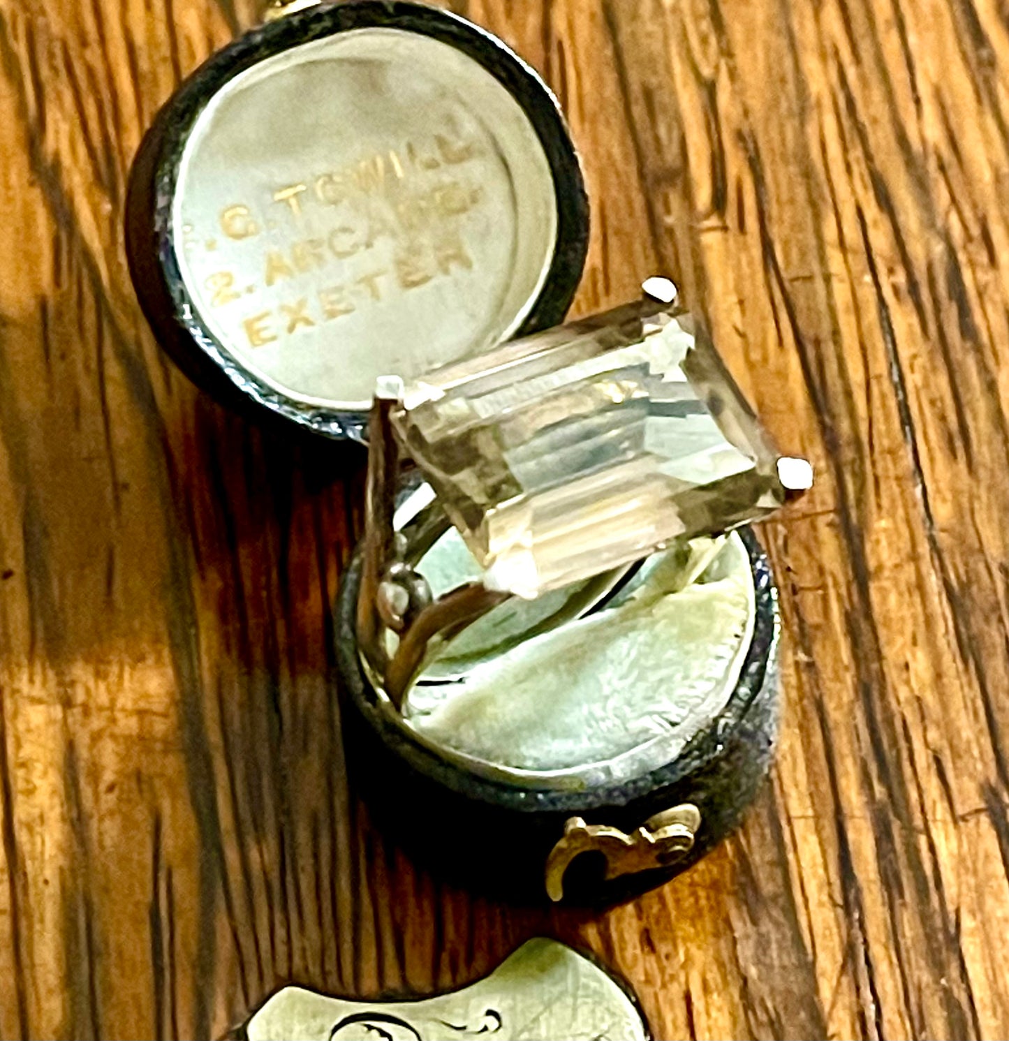 Quartz and White Gold Ring