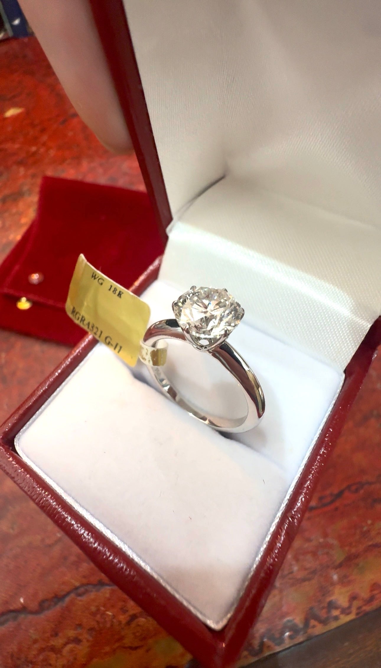 A Luxury Diamond Solitaire 2ct, 18ct White Gold