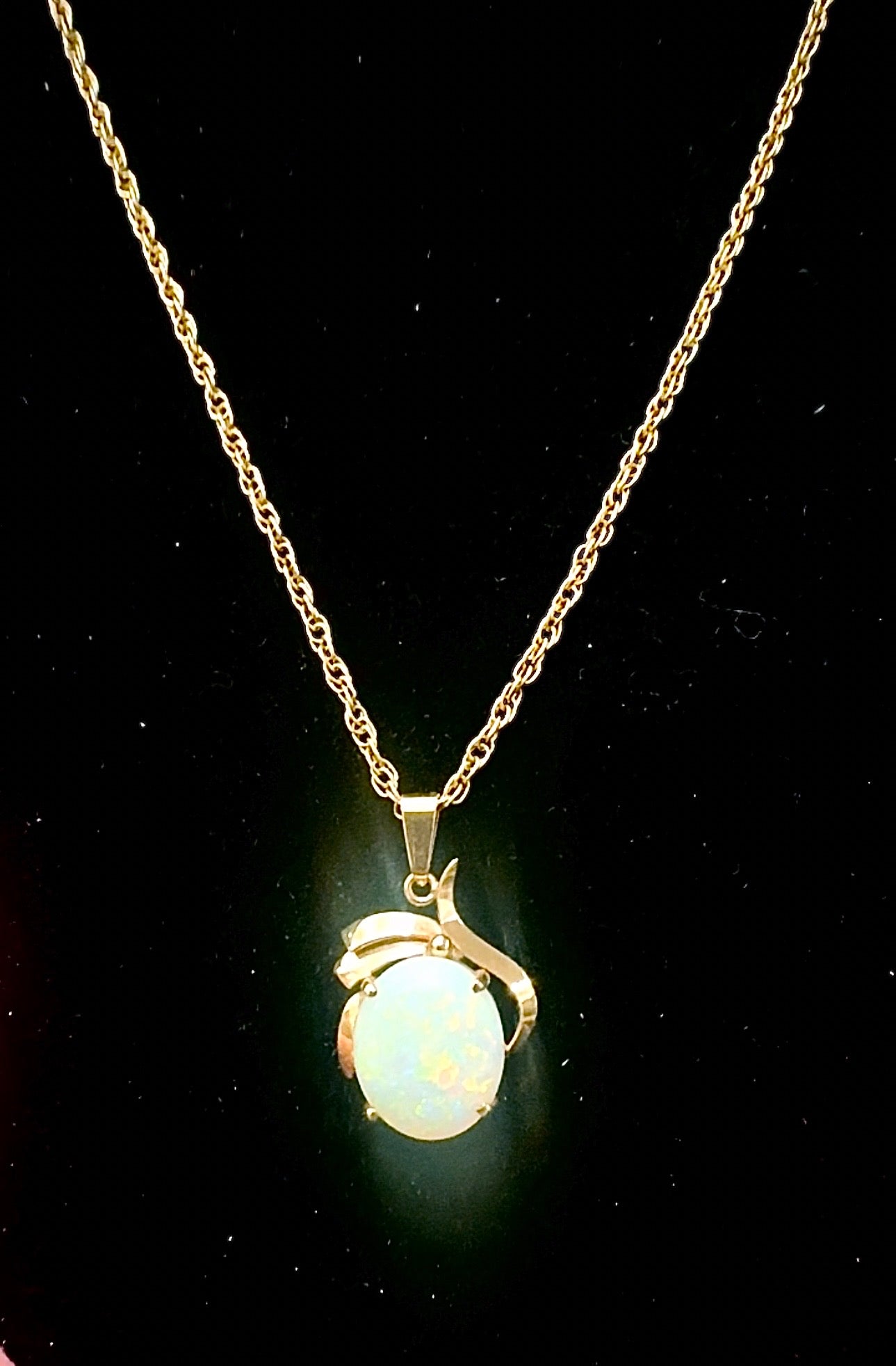 Opal and Gold Necklace 18k Gold