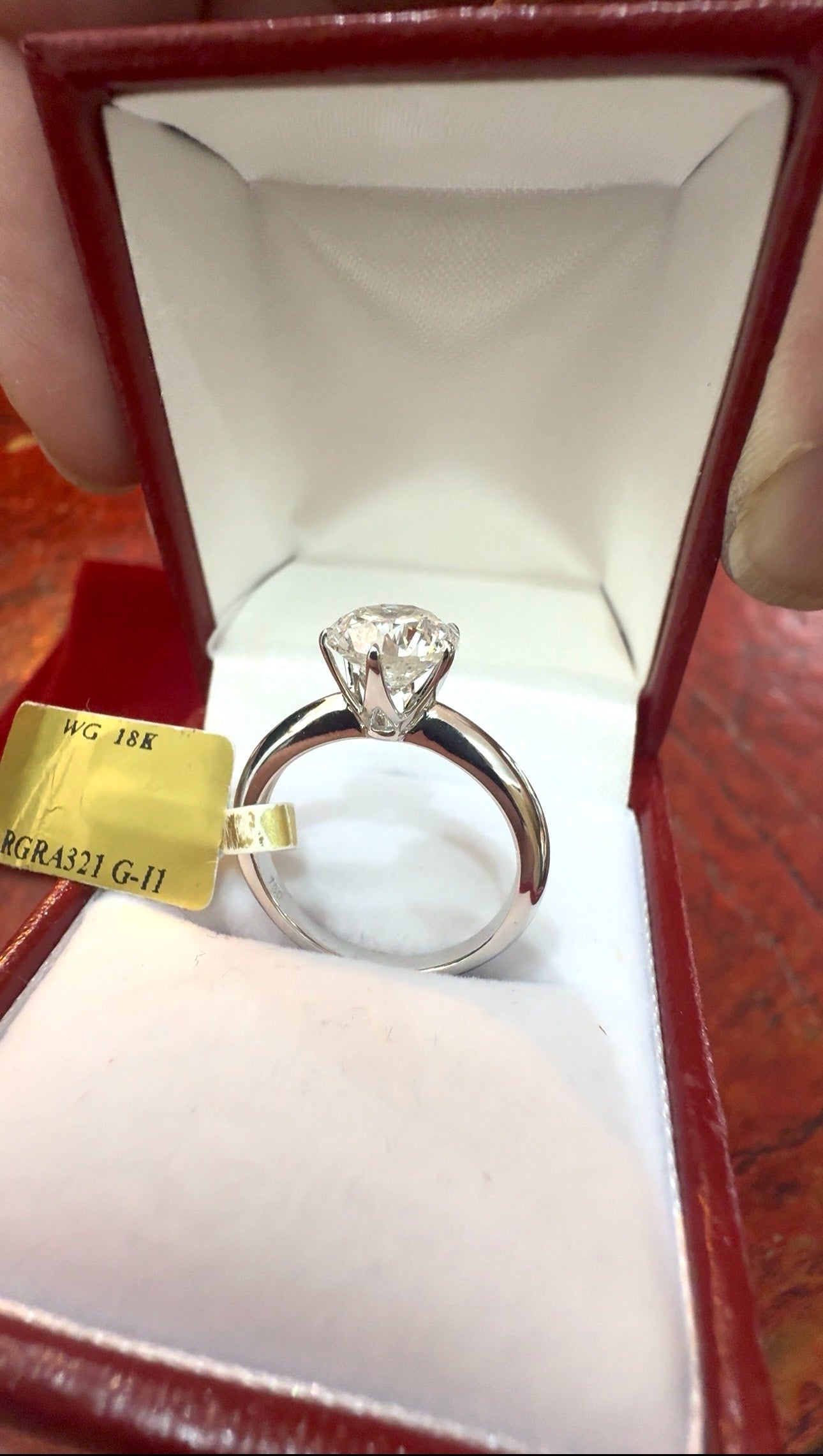 A Luxury Diamond Solitaire 2ct, 18ct White Gold