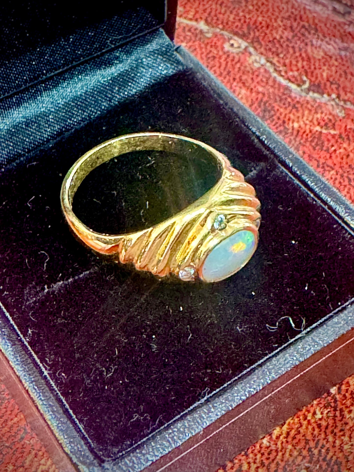 Opal Gold 18k Ring