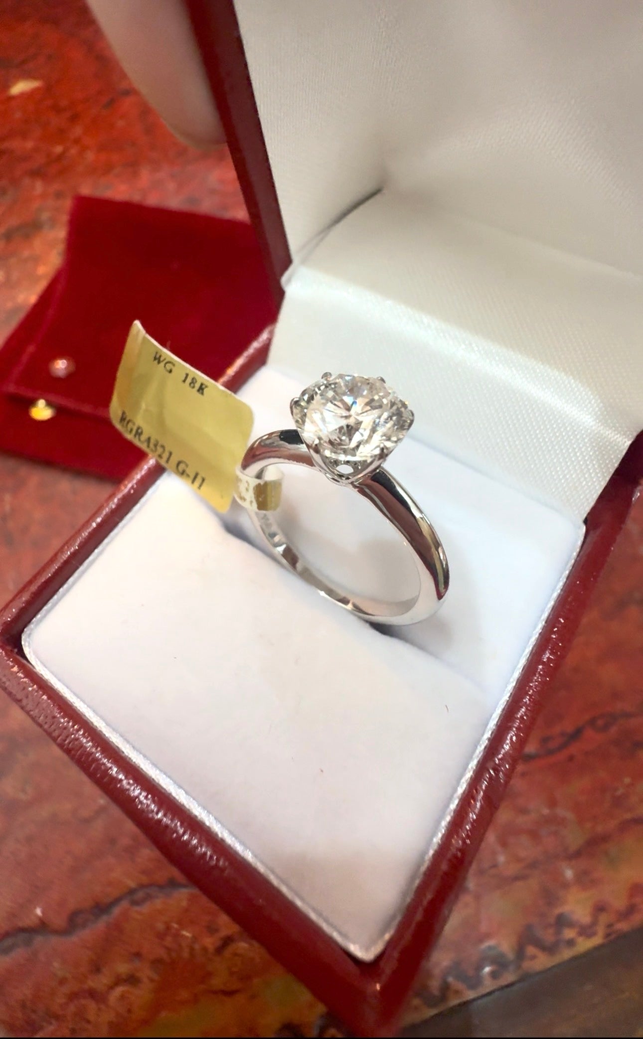 A Luxury Diamond Solitaire 2ct, 18ct White Gold
