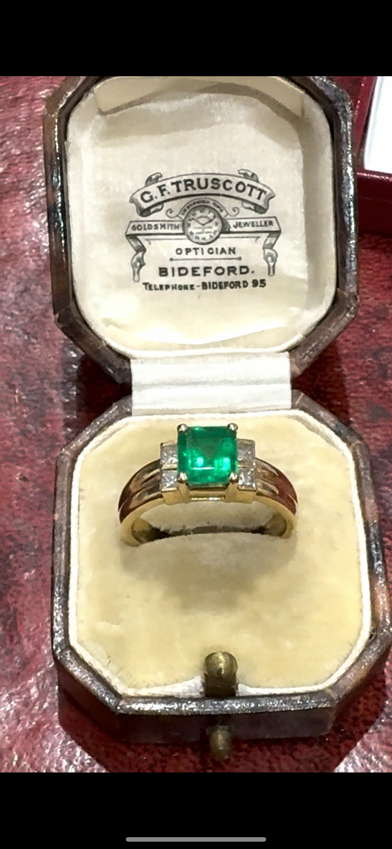 Emerald and Diamond Ring Yellow Gold