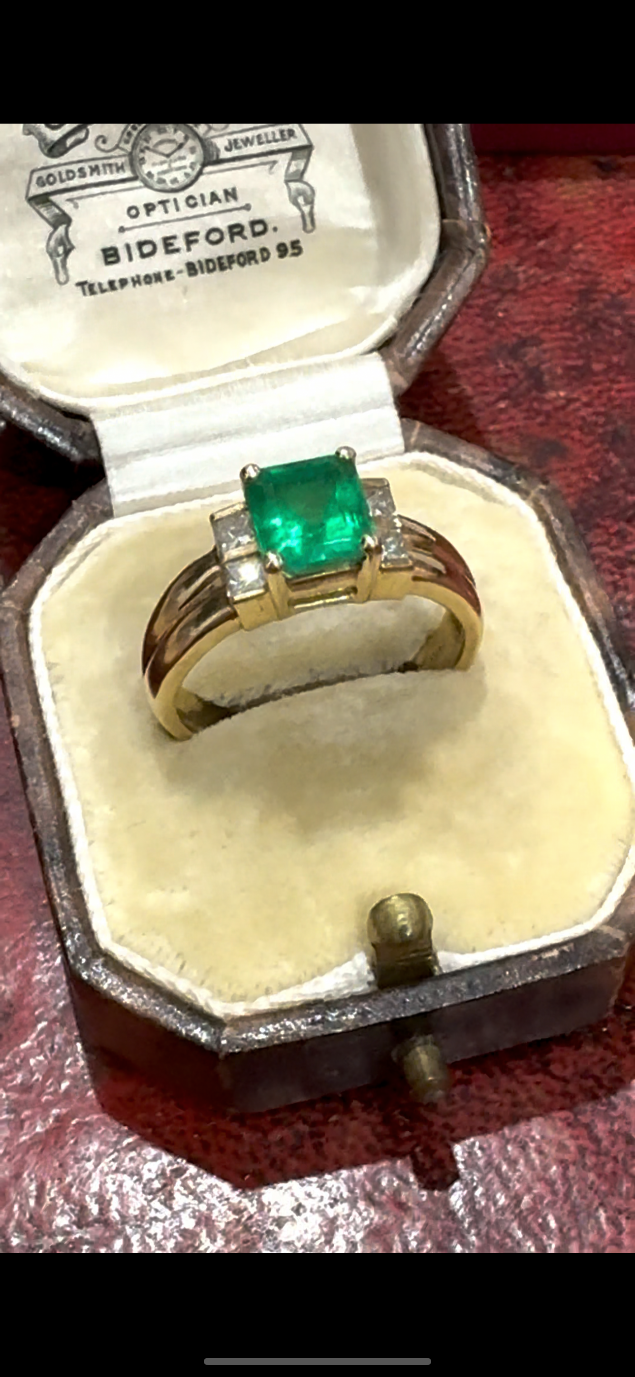 Emerald and Diamond Ring Yellow Gold