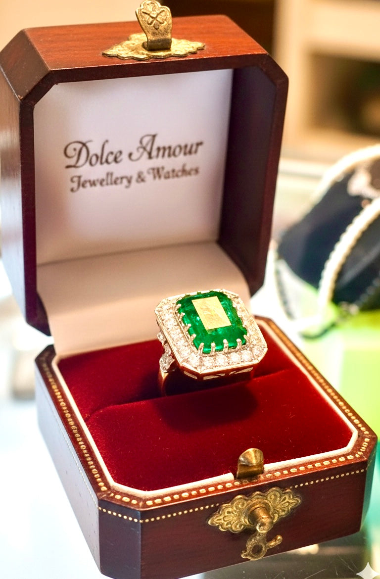 Emerald 7.5ct and Diamond 2ct Ring, 18k White Gold