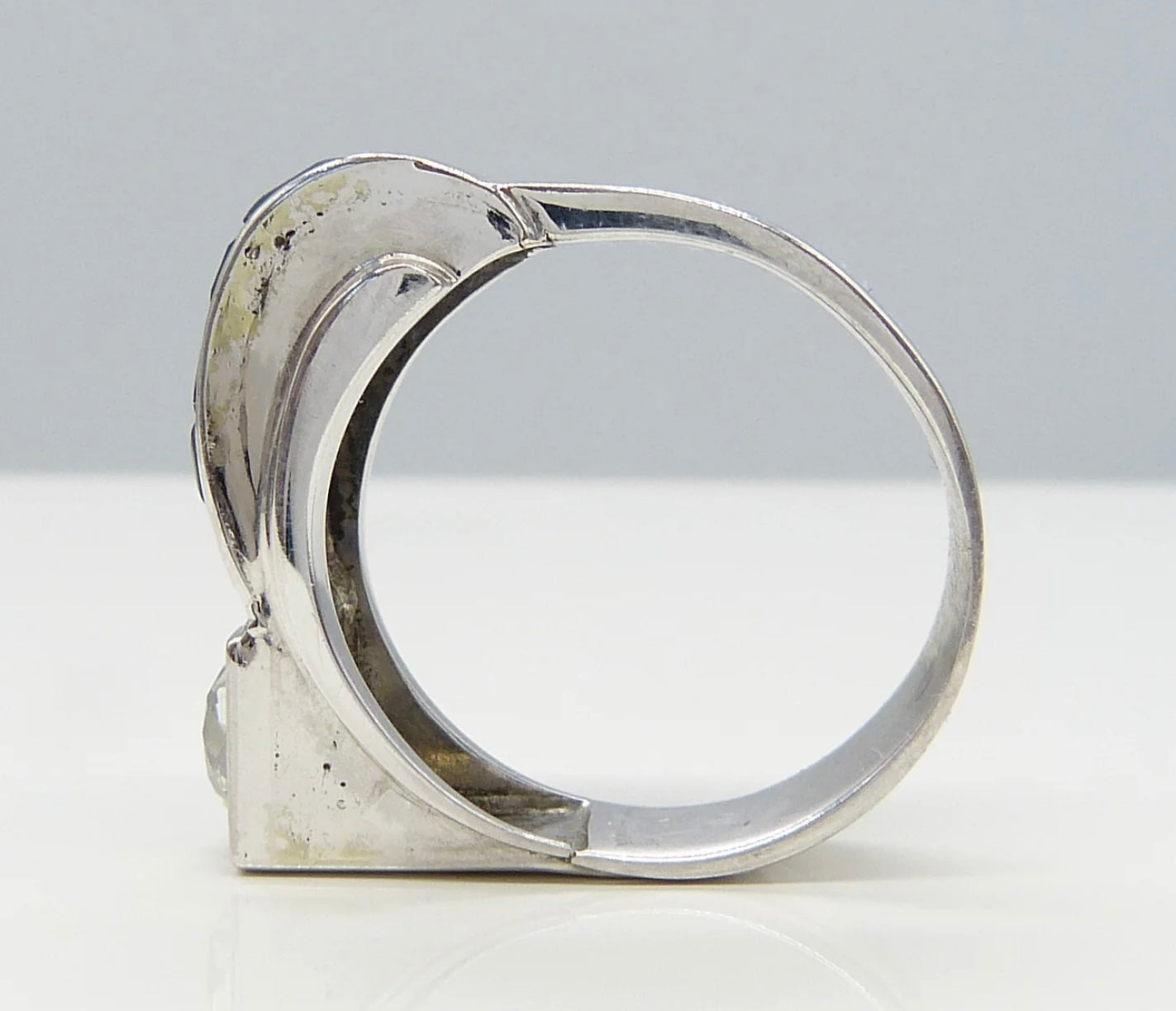 DIAMOND AND SAPPHIRE 1960 18k WHITE GOLD RING