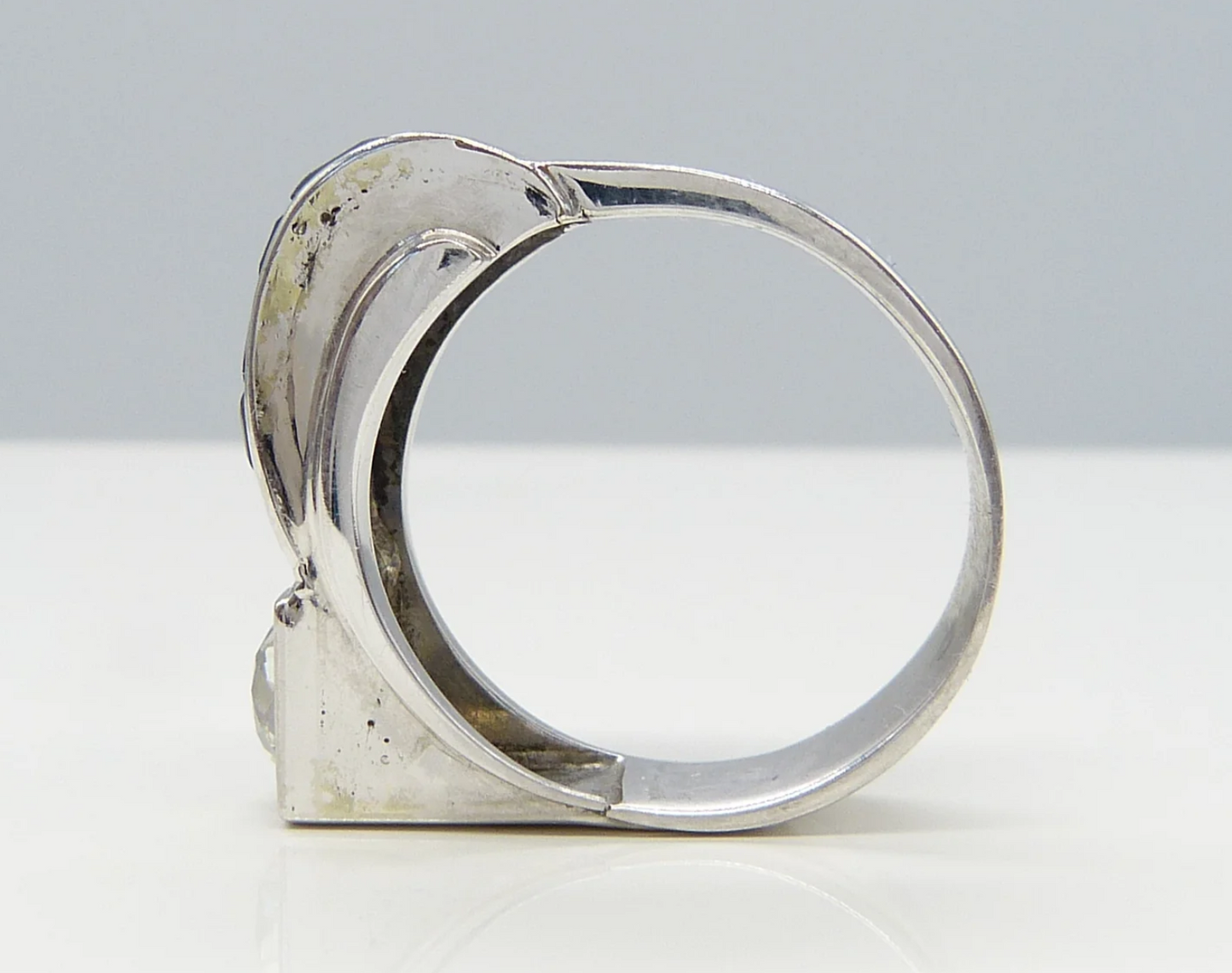 DIAMOND AND SAPPHIRE 1960 18k WHITE GOLD RING