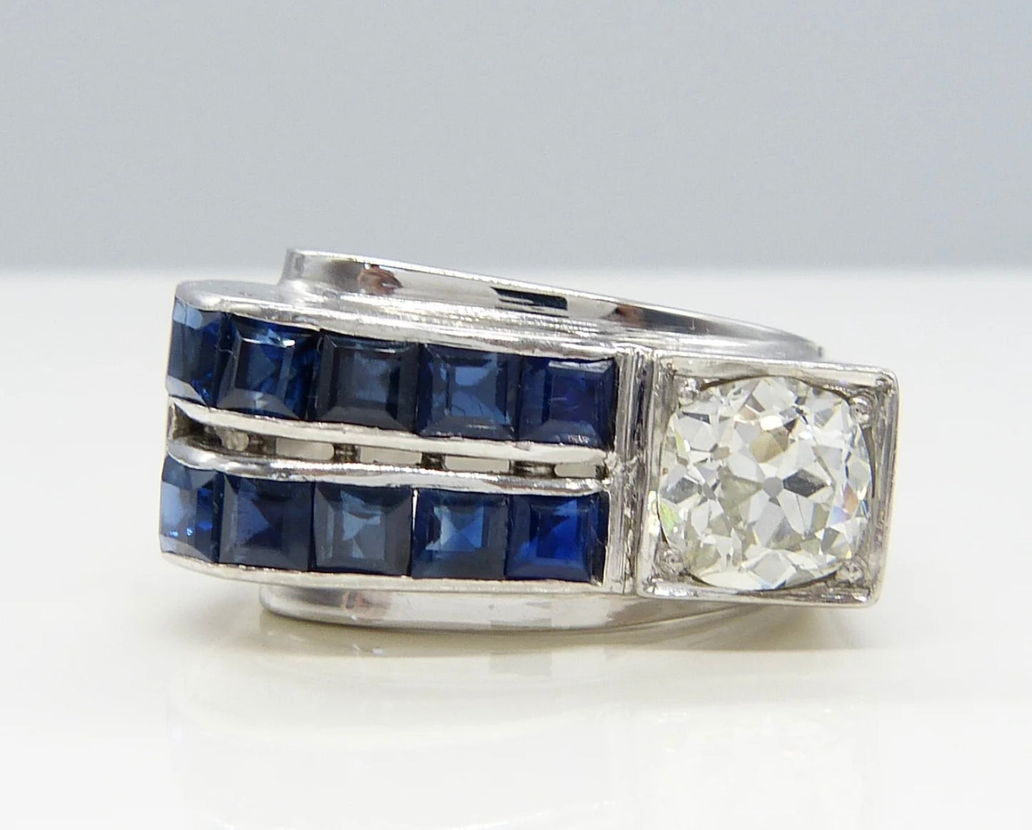 DIAMOND AND SAPPHIRE 1960 18k WHITE GOLD RING