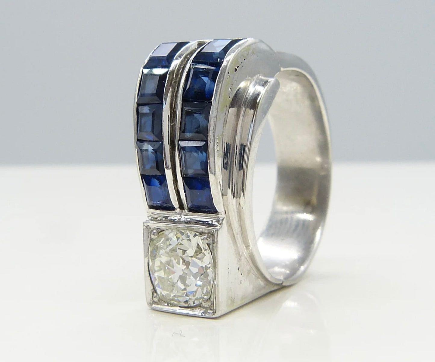 DIAMOND AND SAPPHIRE 1960 18k WHITE GOLD RING