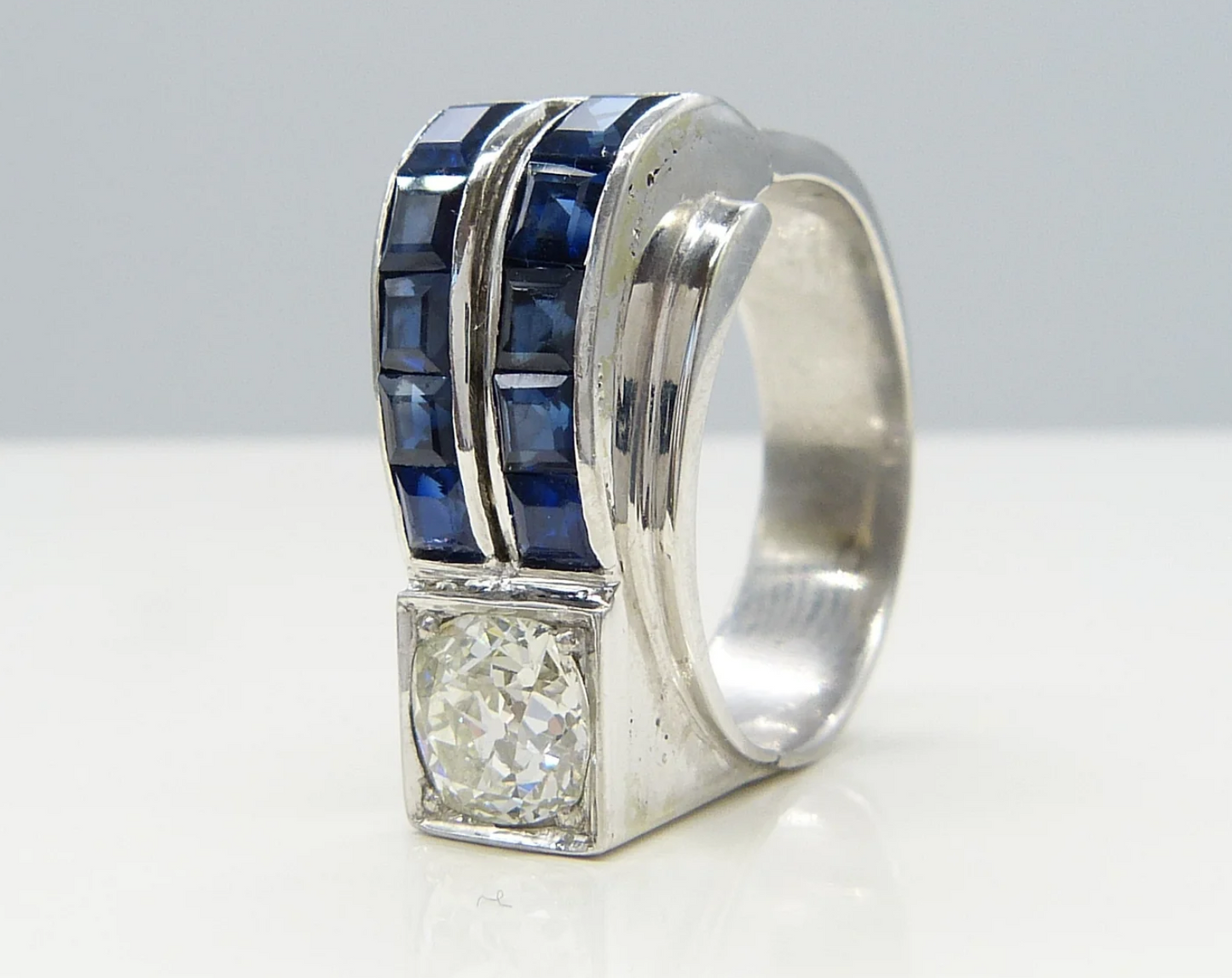DIAMOND AND SAPPHIRE 1960 18k WHITE GOLD RING