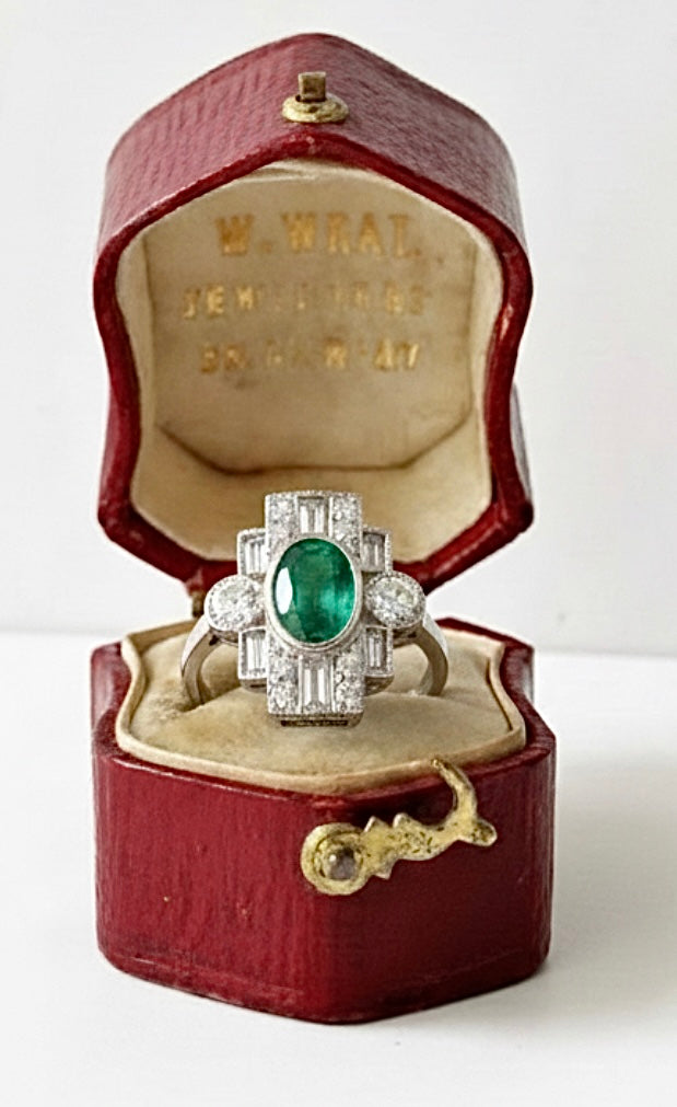 Emerald and Diamond Ring 18k White Gold