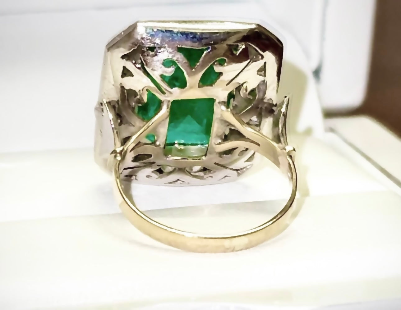 Emerald 7.5ct and Diamond 2ct Ring, 18k White Gold
