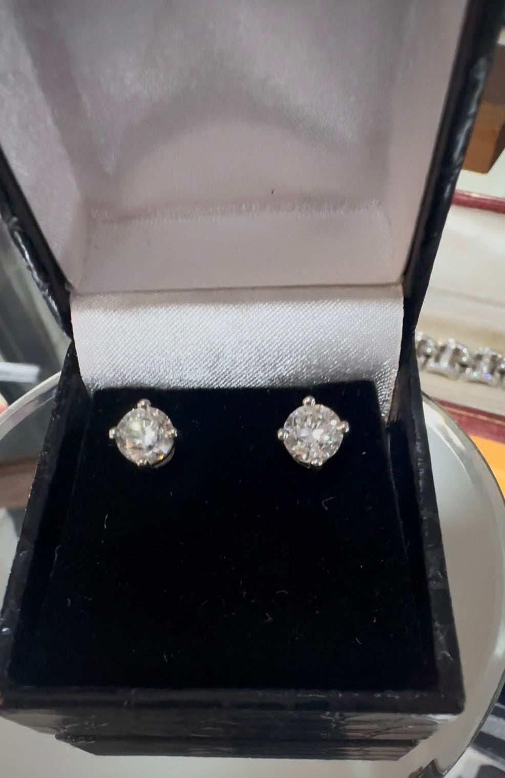 Diamond Stud Earrings, 2.0 carats natural diamonds 18ct White Gold