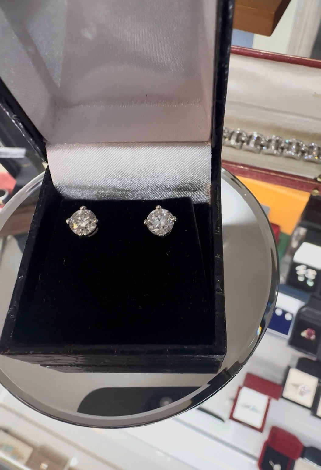 Diamond Stud Earrings, 2.0 carats natural diamonds 18ct White Gold