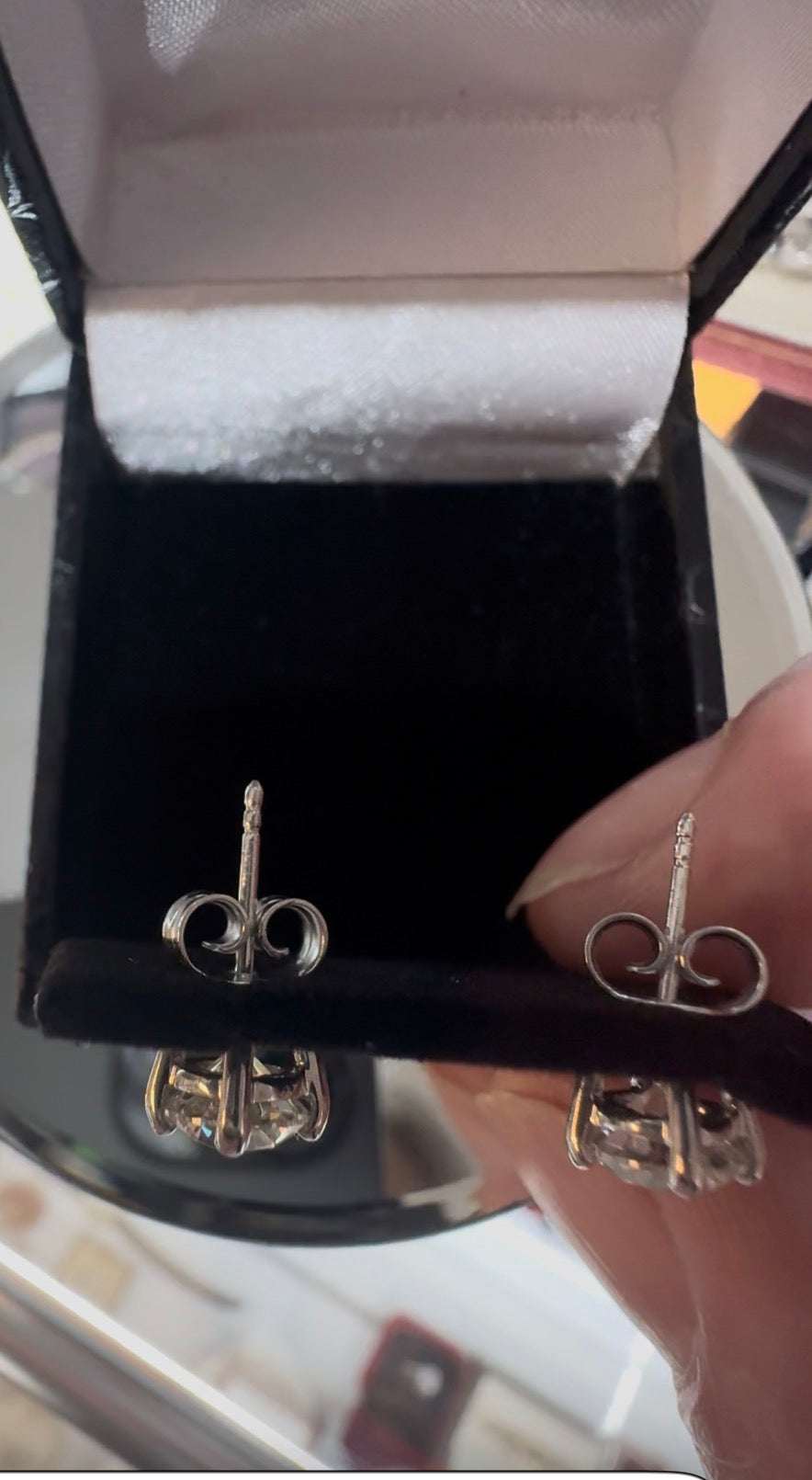 Diamond Stud Earrings, 2.0 carats natural diamonds 18ct White Gold