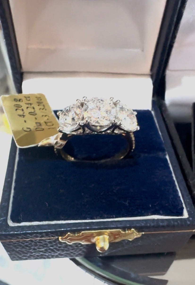 Diamond Trilogy Ring 18ct (3.20 Carats)