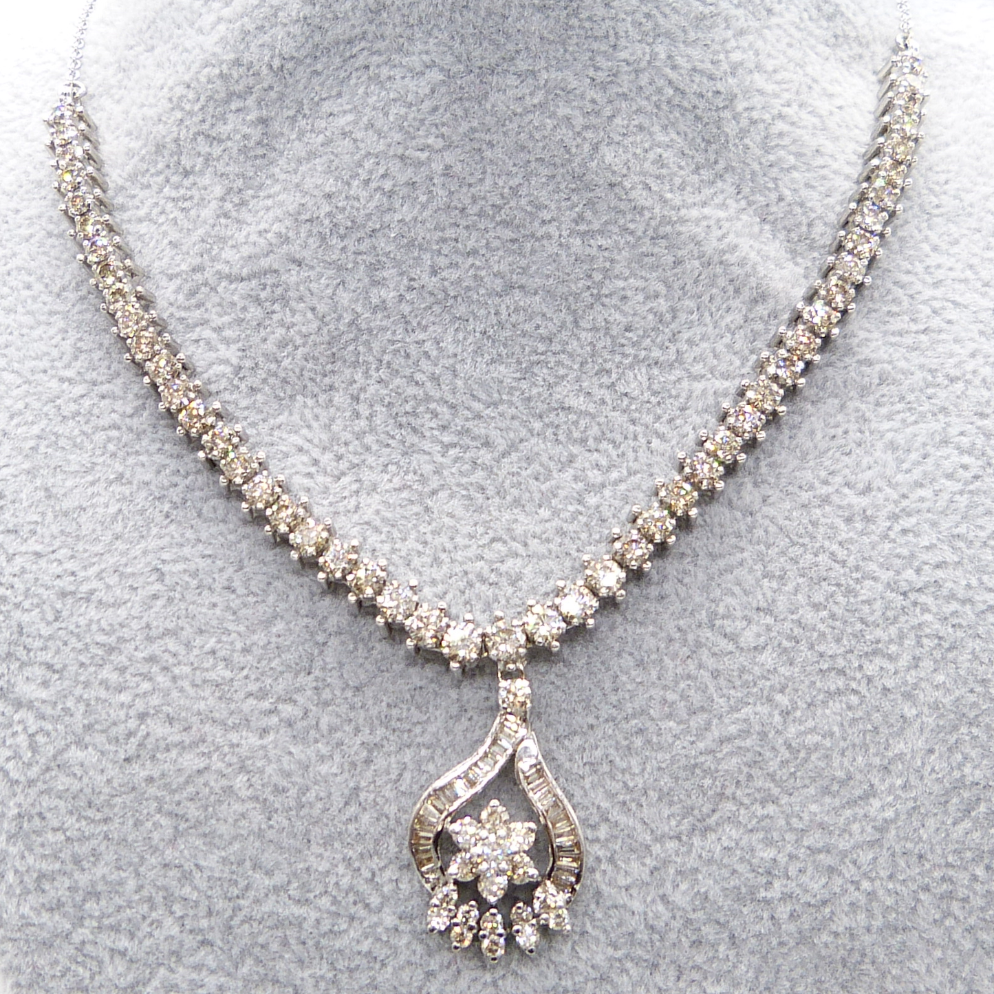 Diamond Necklace set with 8.07ct of diamonds. Full Certificate and Provenance